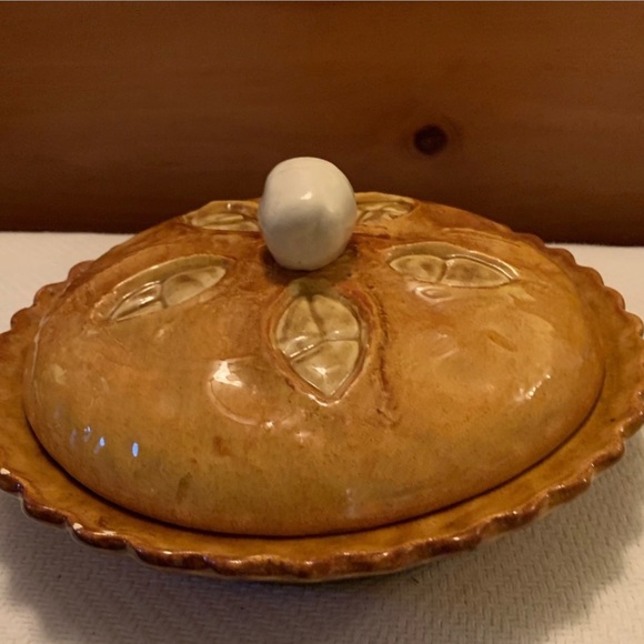 Beautiful Pie Dish with Cover - Picture 7 of 9
